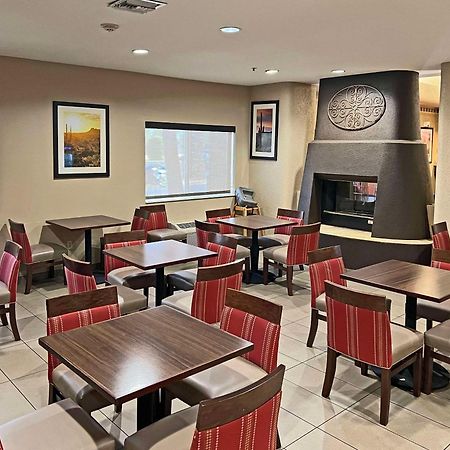 Comfort Suites Peoria Sports Complex Buitenkant foto
