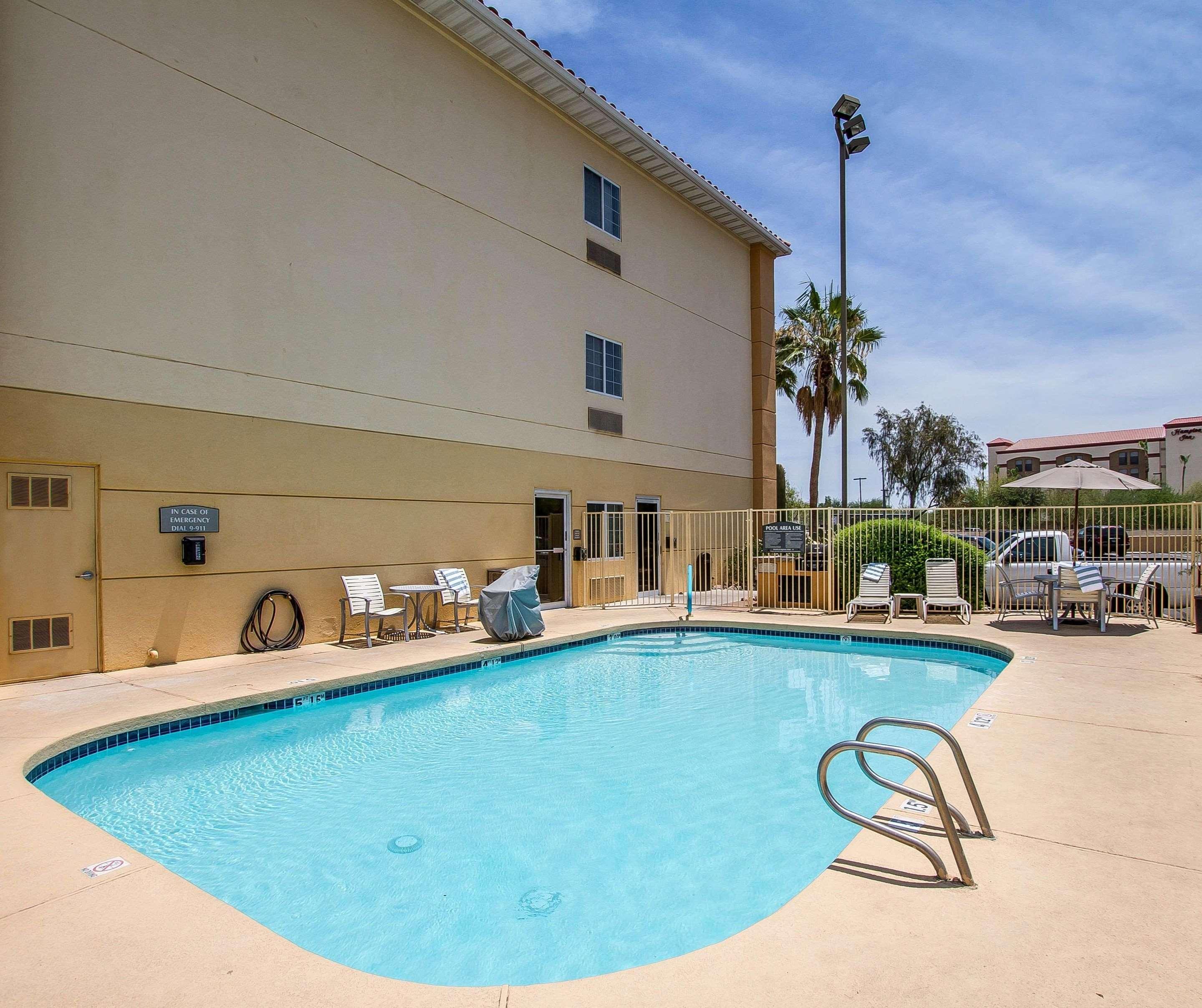 Comfort Suites Peoria Sports Complex Buitenkant foto