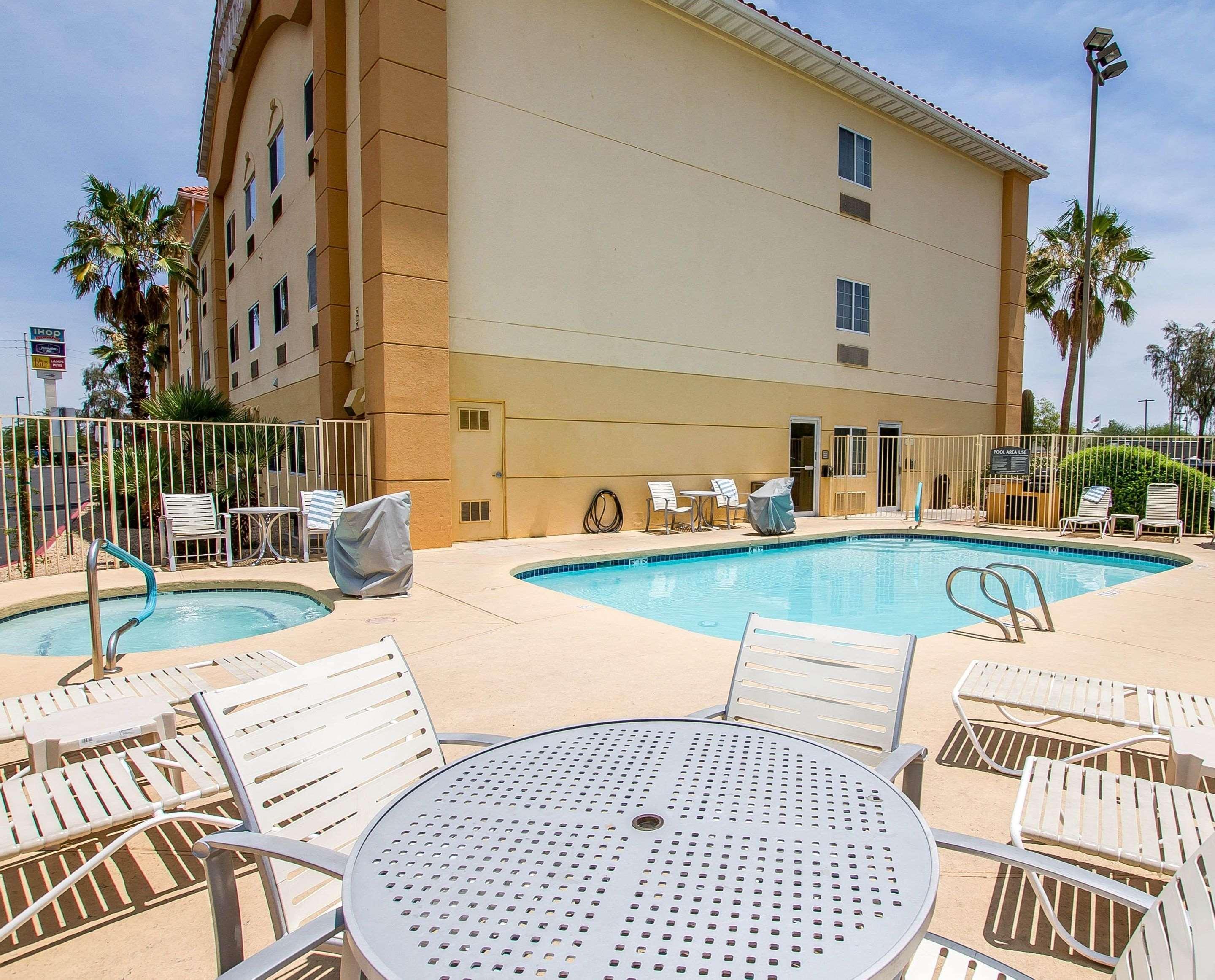 Comfort Suites Peoria Sports Complex Buitenkant foto