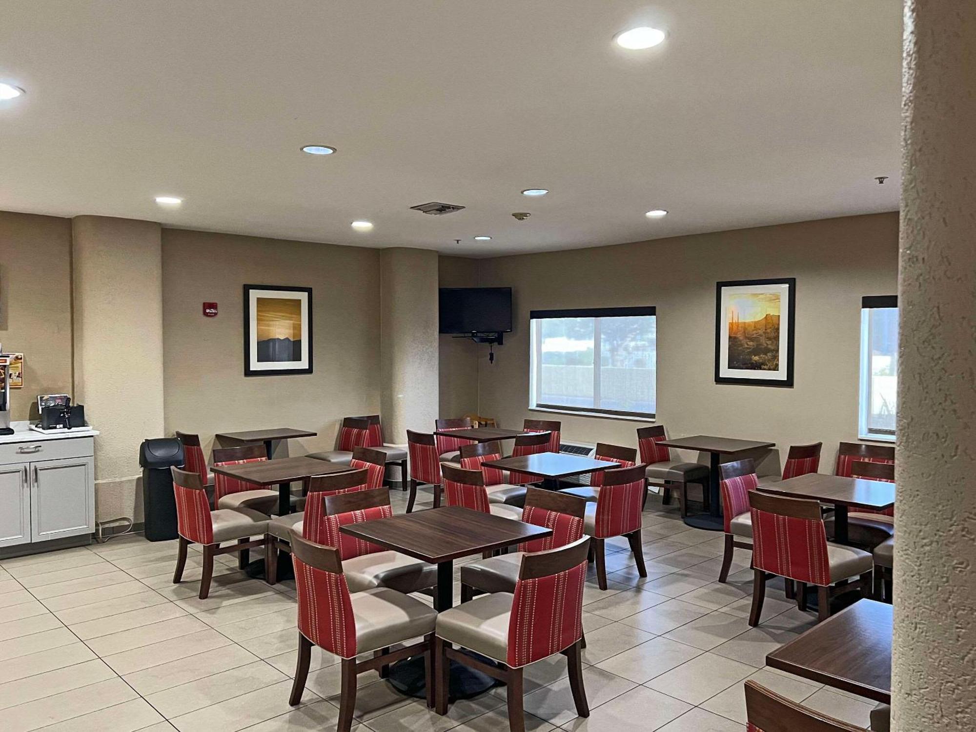 Comfort Suites Peoria Sports Complex Buitenkant foto