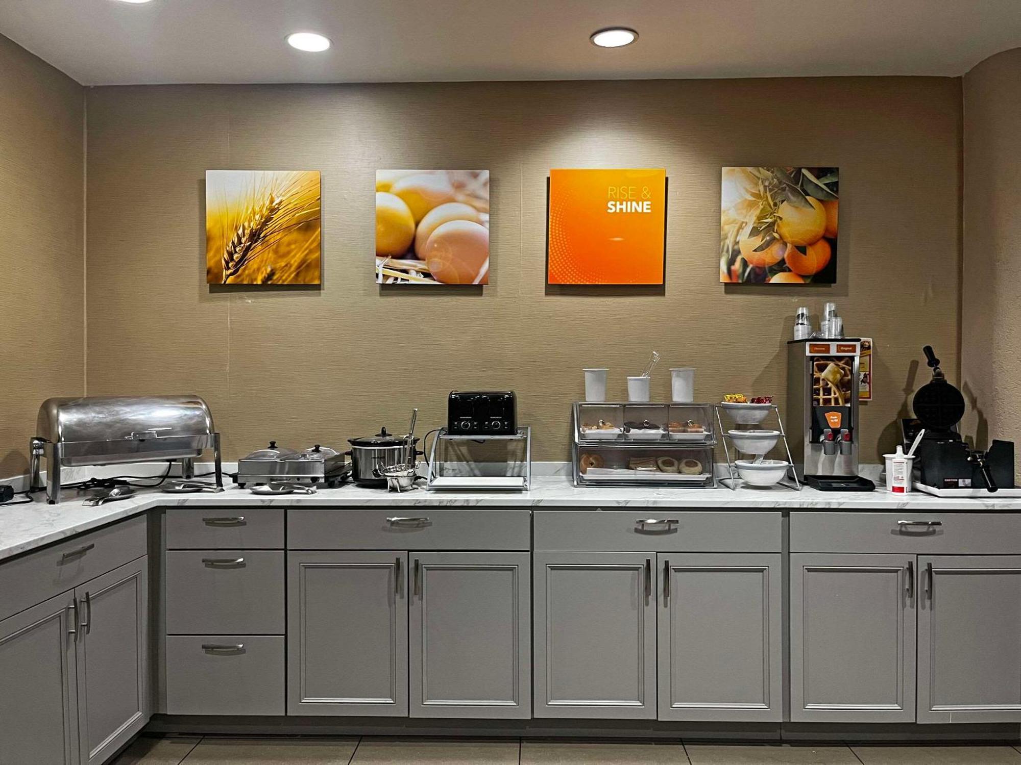 Comfort Suites Peoria Sports Complex Buitenkant foto