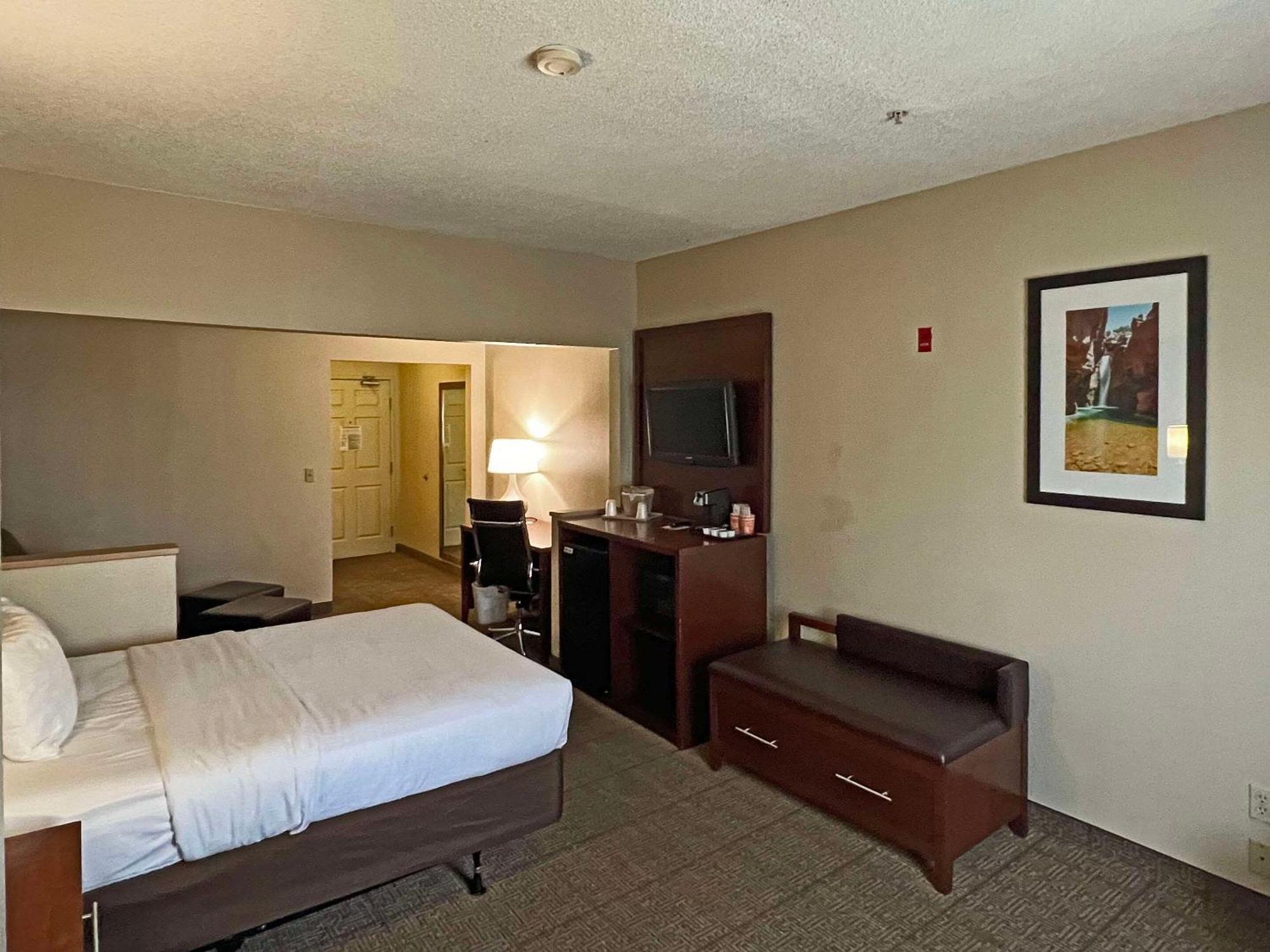 Comfort Suites Peoria Sports Complex Buitenkant foto