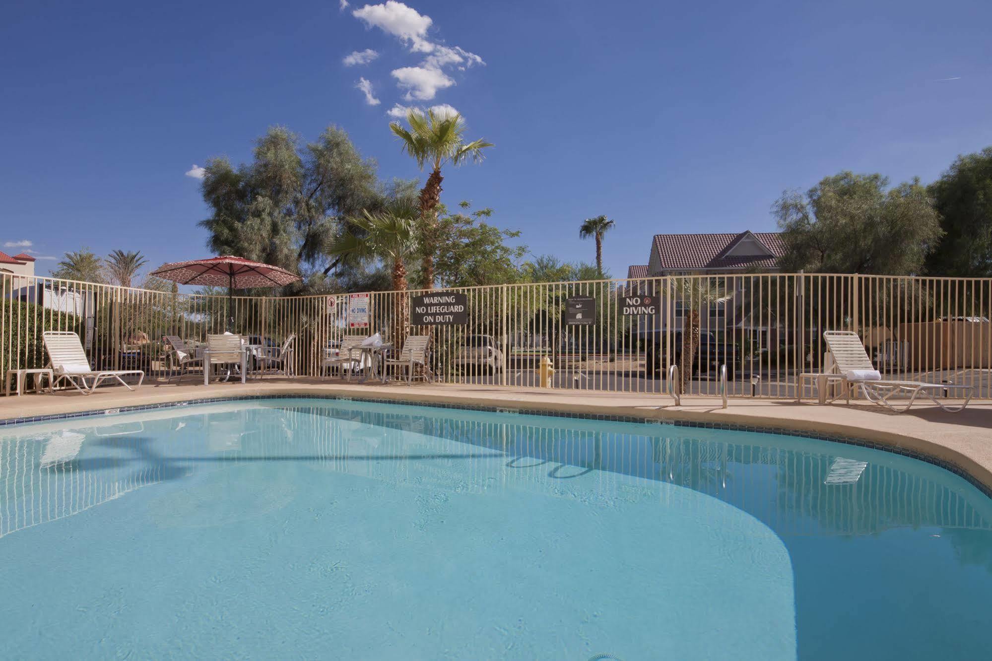 Comfort Suites Peoria Sports Complex Buitenkant foto