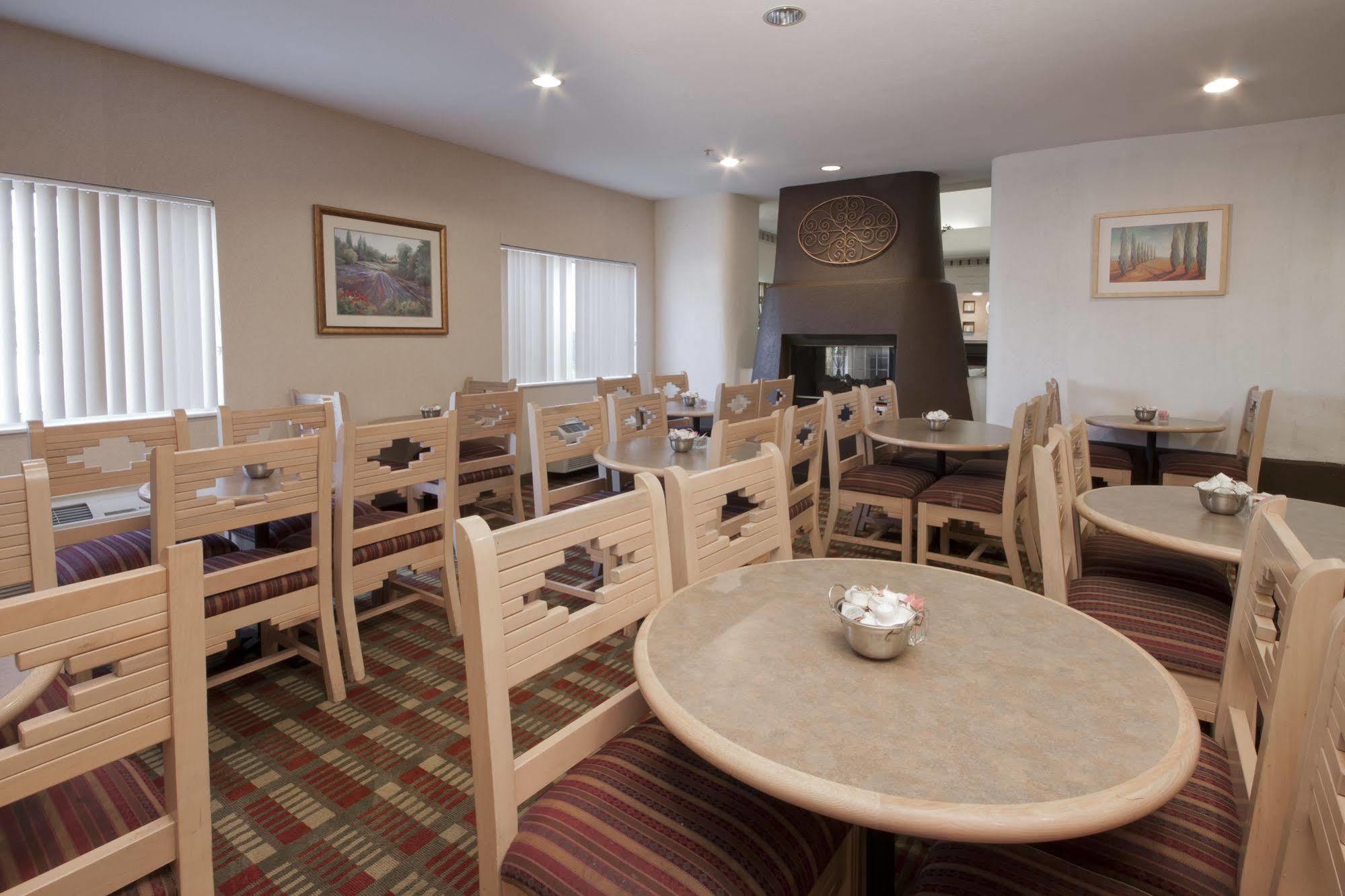 Comfort Suites Peoria Sports Complex Buitenkant foto